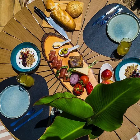 ǁ Corino Biograd Na Moru